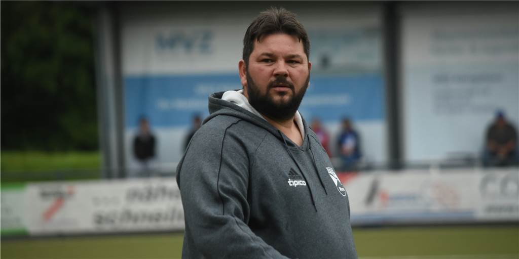 Co-Trainer Mario Martinovic leitet Eintracht Wernes Siegtreffer ein Co-Trainer Mario Martinovic leitet Eintracht Wernes Siegtreffer ein