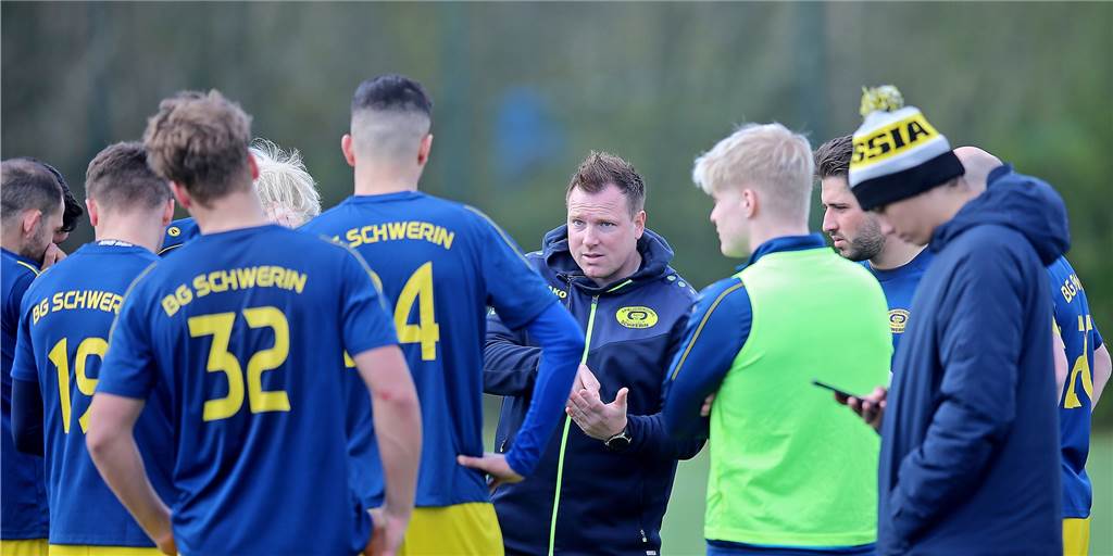Schwerins Trainer und Kapitän im Video: Zweistelliger Sieg war drin Schwerins Trainer und Kapitän im Video: Zweistelliger Sieg war drin