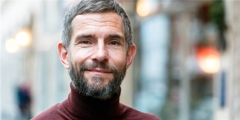 Micky Beisenherz schrieb Thriller mit Bestsellerautor Sebastian Fitzek Der Journalist und Autor Micky Beisenherz kennt kein Pardon: Jetzt hat er auch noch an einem Thriller mitgeschrieben und gibt einen weiteren Podcast heraus.