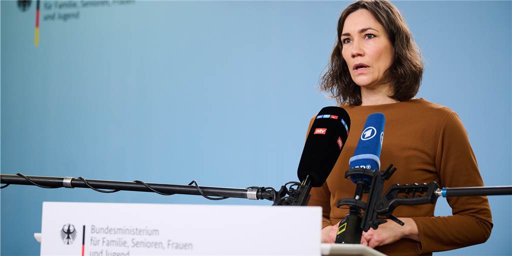 Politikberater zu Spiegels Rücktritt: überzogen oder folgerichtig? Anne Spiegel ( Bündnis 90/die Grünen), Bundesministerin für Familie, Senioren, Frauen und Jugend, ist zurückgetreten.