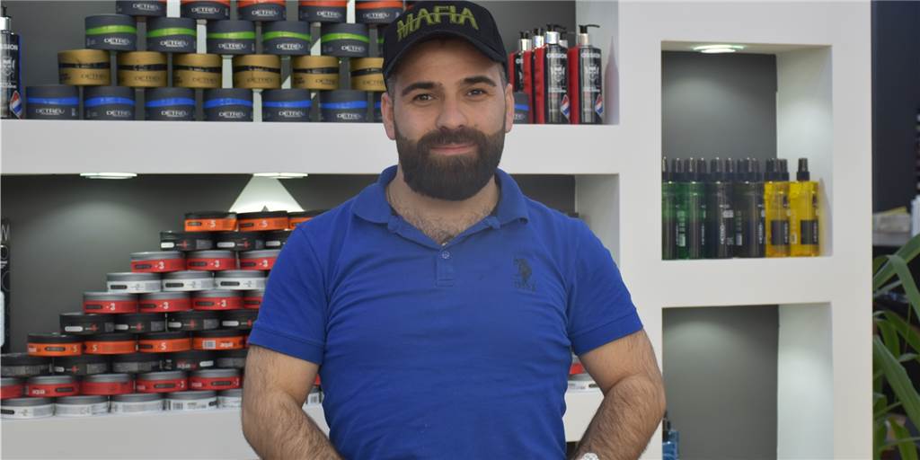 Es liegt in der Familie: Friseur „Salon Ahmed“ eröffnete in Castrop-Rauxel Ahmed Younes kam vor sechs Jahren aus Syrien ins Ruhrgebiet. Jetzt hat er seinen "Salon Ahmed" in Habinghorst eröffnet.