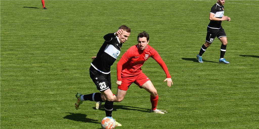 Kevin Mattes kämpft sich in Startelf zurück – Ex-Hombrucher spielte schon drei verschiedene Rollen Kevin Mattes (r.) hat sich zuletzt wieder zurück in die Startelf des Lüner SV gespielt.