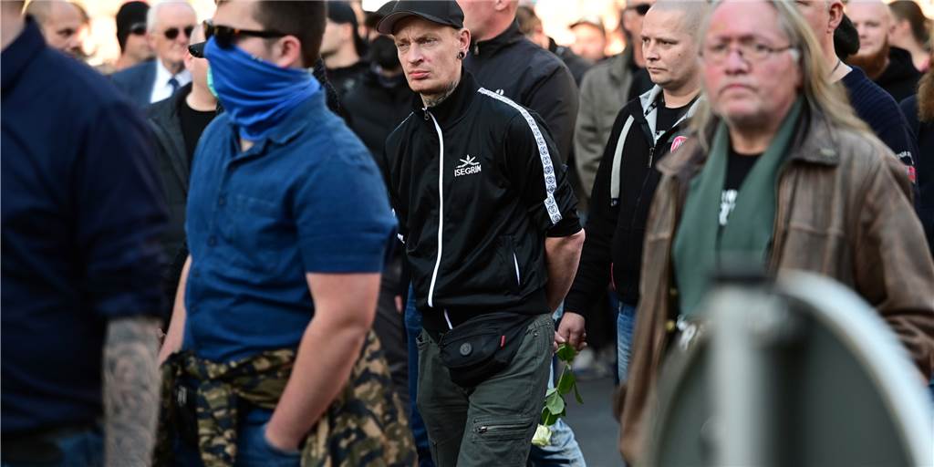Polizeibekannter Neonazi sponsert Jugendteam eines Fußballklubs – Verein blieb offenbar im Unklaren André Machill wird der radikalen Rechten zugeordnet und trat Anfang des Jahres unter anderem als Anmelder der sogenannten Querdenker-Demos in Erscheinung.