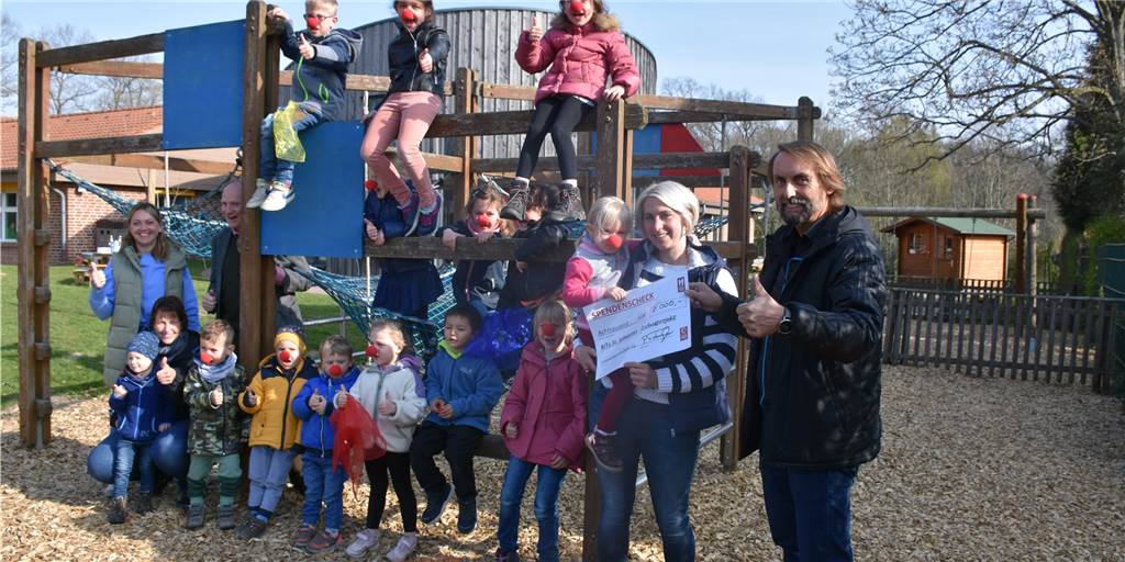 8000 Euro: Pater Tobias läuft Marathon für Kita in seiner Heimat Cappenberg Die Kinder der Kita St. Johannes in Cappenberg freuen sich über die Spende von Marathon-Pater Tobias für ihr Zirkusprojekt.