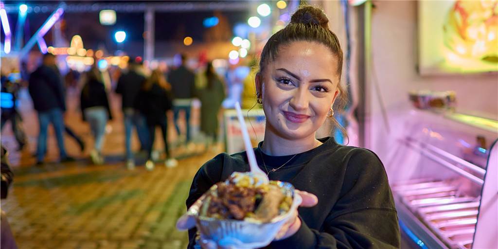 Welche außergewöhnlichen kulinarischen Spezialitäten gibt es auf dem Festi Ramazan? Talia Oktay serviert eine der beliebtesten.