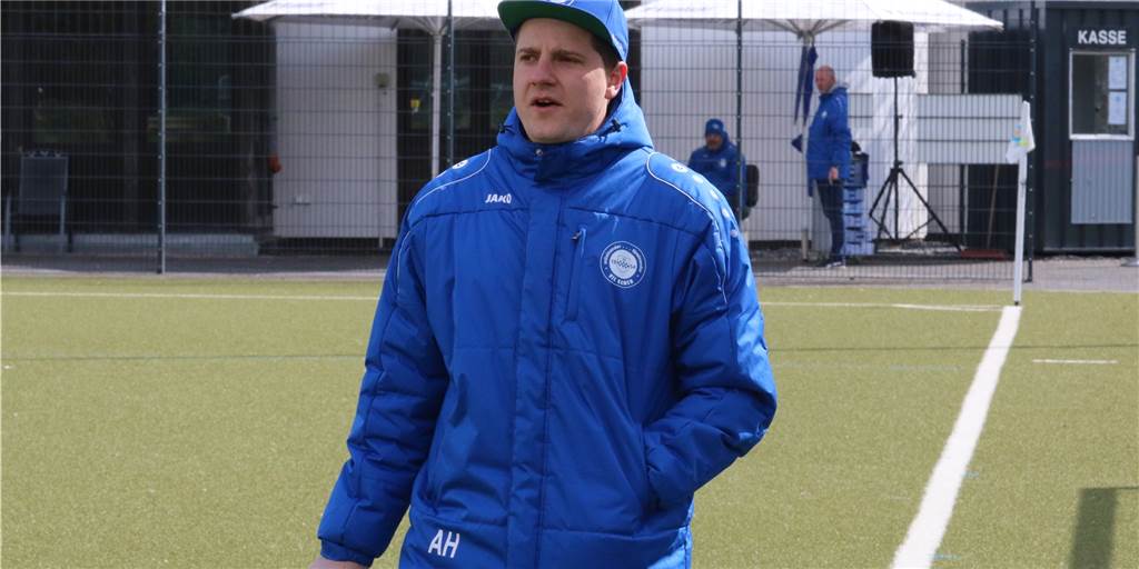 Rot für VfL Kamens Reservetrainer Alexander Hennig? Coach belehrt den Schiedsrichter Rot für VfL Kamens Reservetrainer Alexander Hennig? Coach belehrt den Schiedsrichter