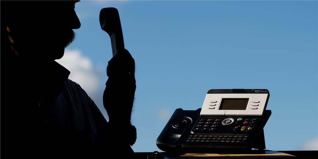 Castrop-Rauxeler soll Senioren um viele Tausend Euro betrogen haben Telefonabzocke stirbt nicht aus. Nun stand ein Castrop-Rauxeler vor Gericht, der bei älteren Menschen auf diesem Weg viel Geld erschwindelt oder erpresst haben soll.