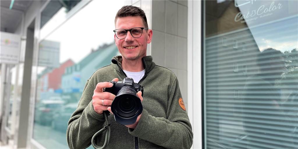 Erst Blumengeschäft, jetzt Fotostudio: Neueröffnung im Dortmunder Westen Fotos statt Blumen: Lars Gutsche eröffnet in dem ehemaligen Blumengeschäft sein Fotostudio. Gleichzeitig zieht der ShopShop „Cat & Color“ seiner Ehefrau ein.