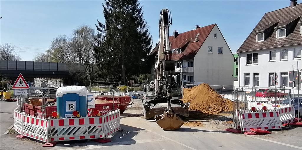 Baustelle seit 15 Monaten: Eine wichtige Straße in Dortmund ist bald wieder frei Seit 15 Monaten besteht die Baustelle - viel länger als geplant. Ende April soll der Verkehr über die Verbundungsstraße wieder fließen.