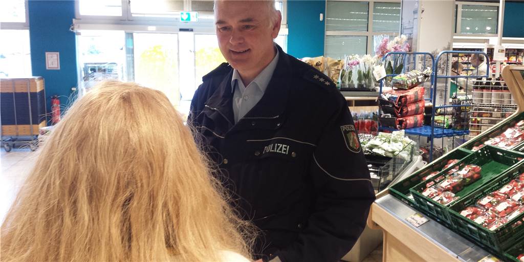 Bei einem Diebstahl im Supermarkt (Symbolbild) wird eine 23-jährige Frau aus Werne gestellt. Zufällig werden bei ihr auch noch Drogen gefunden.