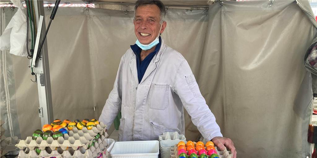 Weniger Eier zu Ostern? Händler sind sich auf dem Lüner Wochenmarkt uneinig Bei Klaus Eickenscheidt vom Gut Eickenscheidt werden auf dem Wochenmarkt vor allem Eier aus Freilandhaltung gekauft.