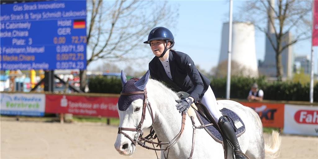 Freudentränen bei den Lenklarer Reitertagen: Chiara Mecke gewinnt Zwei-Sterne-S-Springen Freudentränen bei den Lenklarer Reitertagen: Chiara Mecke gewinnt Zwei-Sterne-S-Springen