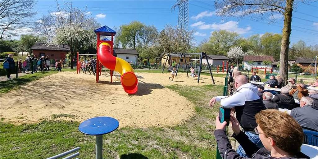 Osterfeuer und mehr: 1500 Besucher feierten Samstag in Deininghausen In 13 Monaten entstand in der Kleingartenanlage ein neuer Spielplatz. Er steht nicht nur den Kindern der Pächter-Familien, sondern auch Ausflüglern und Deininghausern offen.