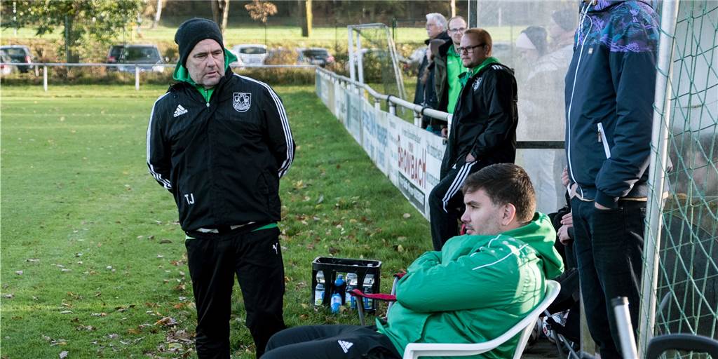 Wichtige Verlängerungen: Bossendorf setzt sich gegen starke Konkurrenz durch Arne Feldmann (v.), Sportlicher Leiter des SV Bossendorf, kann zwei sehr wichtige Verlängerungen vermelden.