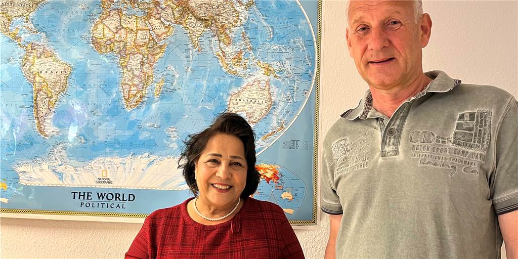 Latifa Saljuki reist mit Spenden aus Haltern zu Waisenkindern in Herat Dr. Markus Wenzel unterstützt Latifa Saljuki, die jetzt wieder nach Afghanistan aufbricht, um zu helfen.
