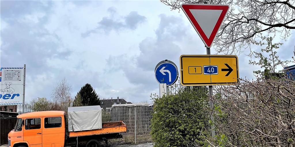 Schilder-Streich am Ikea-Gelände: Umweg fahren oder Verkehrssünder sein? Schilder-Streich am Ikea-Gelände in Dortmund: Wer findet den Fehler?