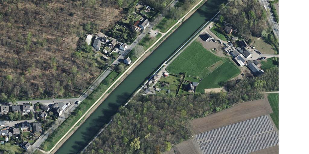 Wohnen an den Emscher-Auen oder mit Kanalblick: Realität oder Verkaufe? Der Kanalblick des angebotenen Hauses entspricht zu 100 Prozent den Tatsachen. Das Haus ist quasi nur durch die Suderwicher Straße vom Rhein-Herne-Kanal getrennt.