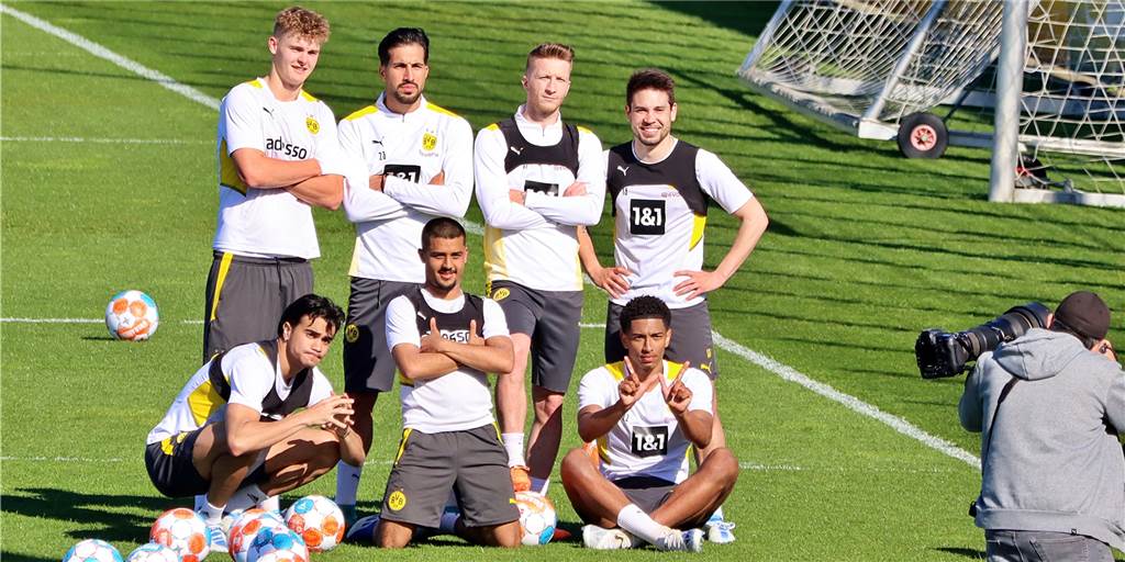 Viele BVB-Bilder: Watzke gratuliert Rothe und Co. - Sorgen um Kobel Viele BVB-Bilder: Watzke gratuliert Rothe und Co. - Sorgen um Kobel
