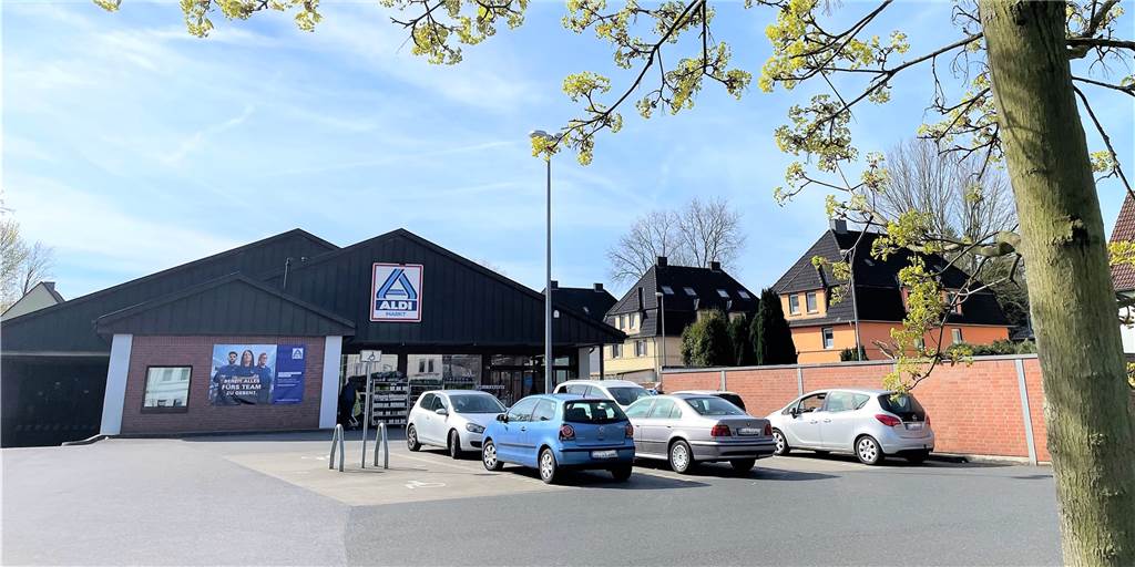 Neuer Aldi-Markt in Dortmund: Eröffnung könnte ins Frühjahr 2023 fallen Der alte Aldi-Markt wird erst kurz vor der Eröffnung des Neubaus abgerissen.