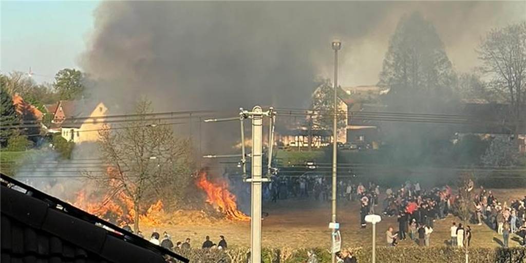 Umweltamt: Osterfeuer-Ärger in Dortmund hat Folgen fürs nächste Jahr Ein Osterfeuer in Brechten hatte für großen Ärger gesorgt, nun hat sich die Stadt dazu geäußert. Symbolbild.