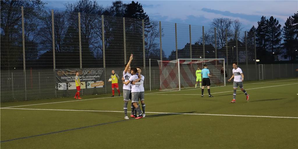 Trotz verschobener Kniescheibe: Ex-Lüner feiert beim Werner SC Traum-Comeback Der Werner SC feierte vergangenen Donnerstag gegen die SG Bockum-Hövel nicht nur den Sieg im Spitzenspiel, sondern auch das Comeback eines Langzeitverletzten.