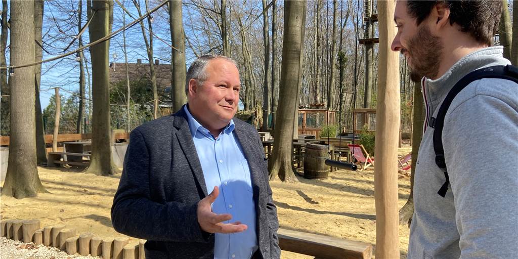 Hat man nur mit Abitur Erfolg, Herr Hovenjürgen? Der CDU-Kandidat im Porträt Josef Hovenjürgen sitzt seit 20 Jahren im NRW-Landtag.