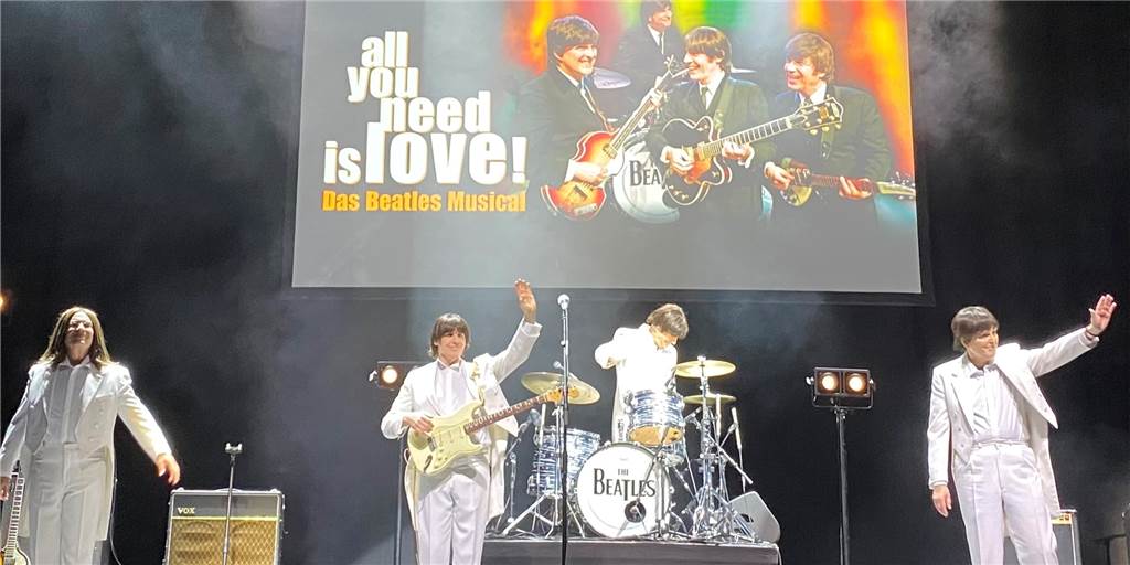 Beatles-Musical: „Kann froh sein, dass er nicht mit Ruhrpott-Slang singen muss“ Das Beatles-Musical "All you need is love" ließ das Dortmunder Publikum die Bandgeschichte noch einmal erleben.
