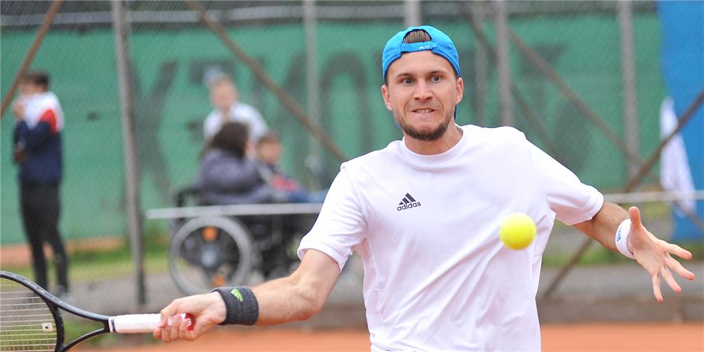 Ickerner Tennisspieler aus der Ukraine tauscht Schläger gegen Sturmgewehr ein Ickerner Tennisspieler aus der Ukraine tauscht Schläger gegen Sturmgewehr ein