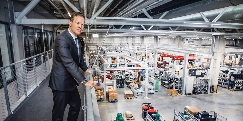 Wilo machte 2021 trotz Pandemie einen Rekordumsatz Wilo-Chef Oliver Hermes vermeldet für das Geschäftsjahr 2021 einen Rekordumsatz. Gleichzeitig blickt er auf die neuen Herausforderungen in diesem Jahr, in dem Wilo in Dortmund sein 150-jähriges Bestehen feiert.