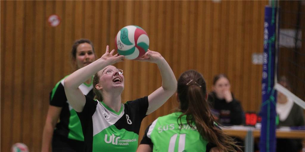 „Sie lag schreiend am Boden“: Erst Schockmoment und dann Landesliga-Abstieg für SuS Olfen Maria Lütkenhaus (l.) verletzte sich am Freitagabend schwer.