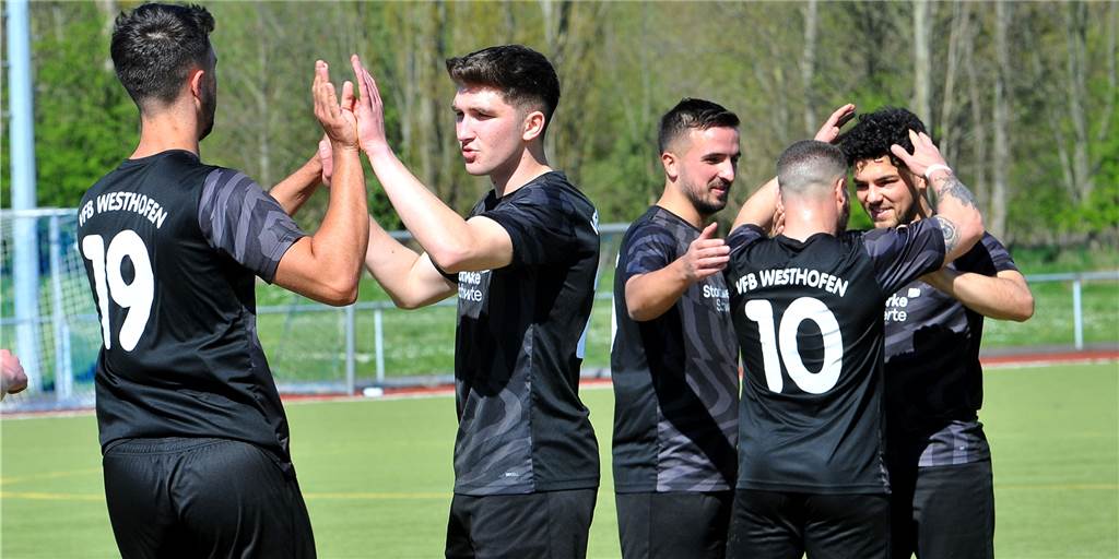 Spitzenduo quält sich zum Sieg - dank eines Torjäger-Comebacks und trotz drei Verletzter Spitzenduo quält sich zum Sieg - dank eines Torjäger-Comebacks und trotz drei Verletzter