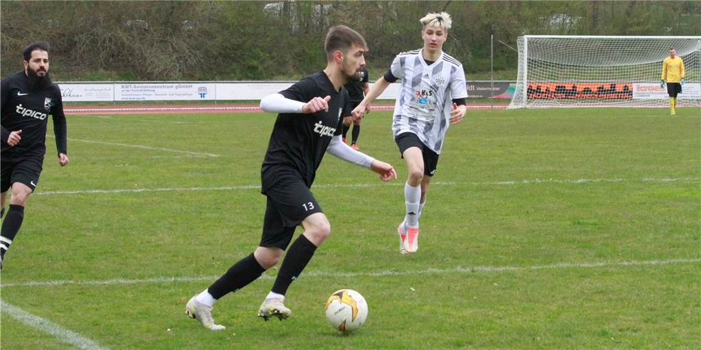 Eintracht-Spieler und die Last-Minute-Chance zum Ausgleich: „Den hätte man machen können“ Eintracht-Spieler Serkan Adas (am Ball) hatte in der Schlussminute den Ausgleich auf dem Kopf, vergab jedoch.