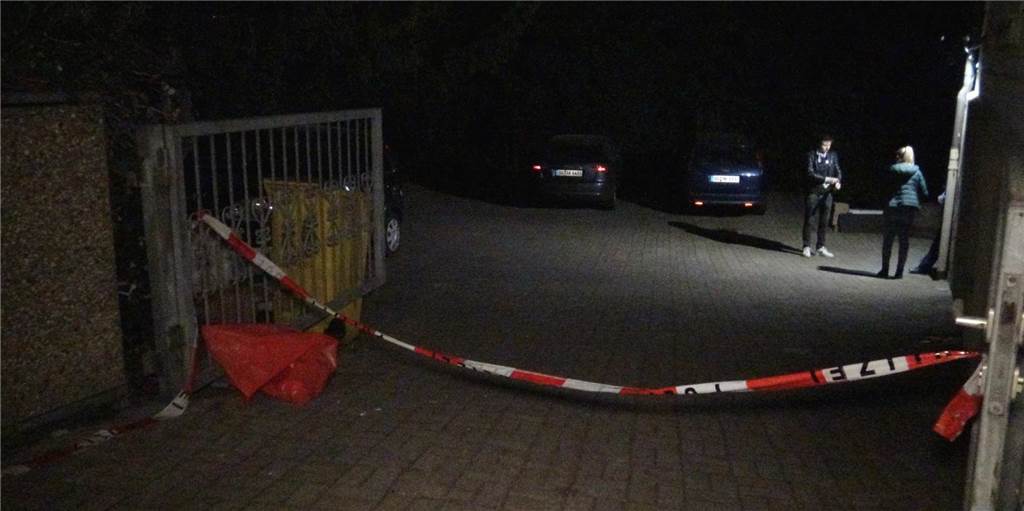 Am Tatort: Mordkommission ermittelt im Tötungsdelikt in Marten Eine Kriminaltechnische Untersuchung stellte die Kripo mit der Staatsanwaltschaft an: An der Steinhammerstraße war eine Leiche gefunden worden.