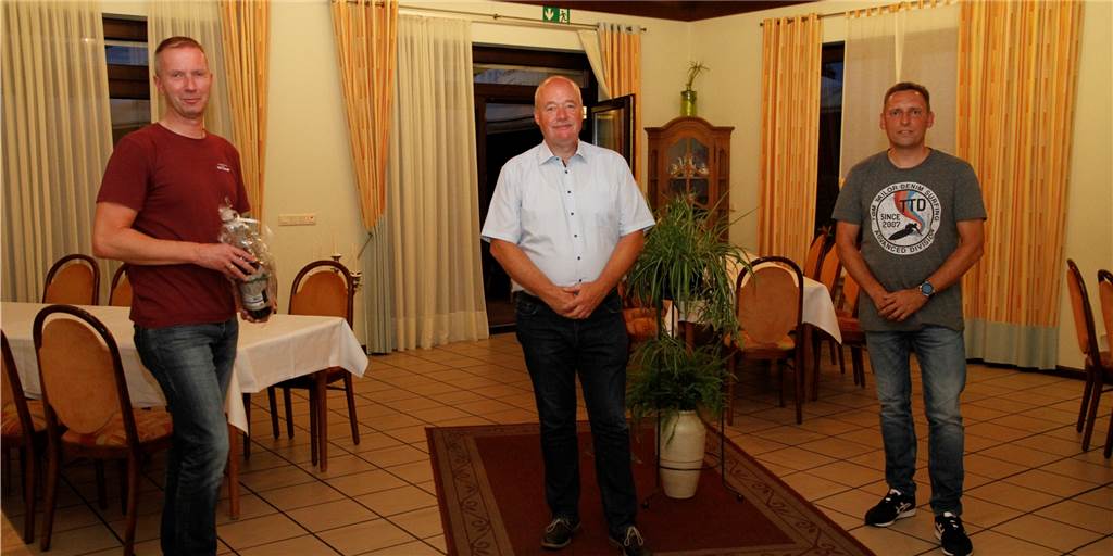 Lippramsdorfs Ex-Vorsitzender Josef Teltrop: „Darauf bin ich besonders stolz“ Josef Teltrop (M.), hier bei der LSV-Jahreshauptversammlung 2020, ist nicht mehr Vorsitzender des SV Lippramsdorf.