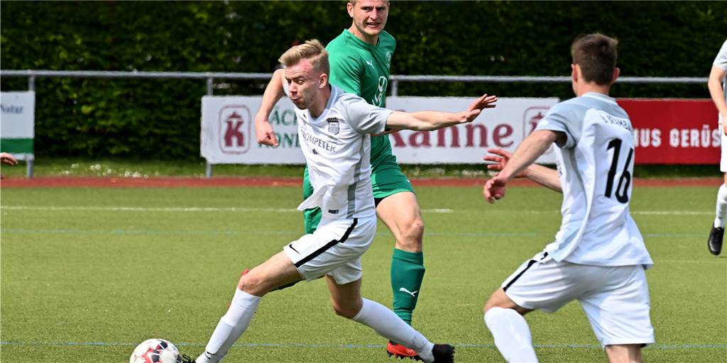 Video-Highlights vom Bezirksliga-Derby: Westfalia Wethmar überrennt den BV Brambauer Trotz aller Bemühungen konnten Bastian Ehrentraut (l.) und der BV Brambauer gegen Westfalia Wethmar nicht Zählbares mitnehmen.