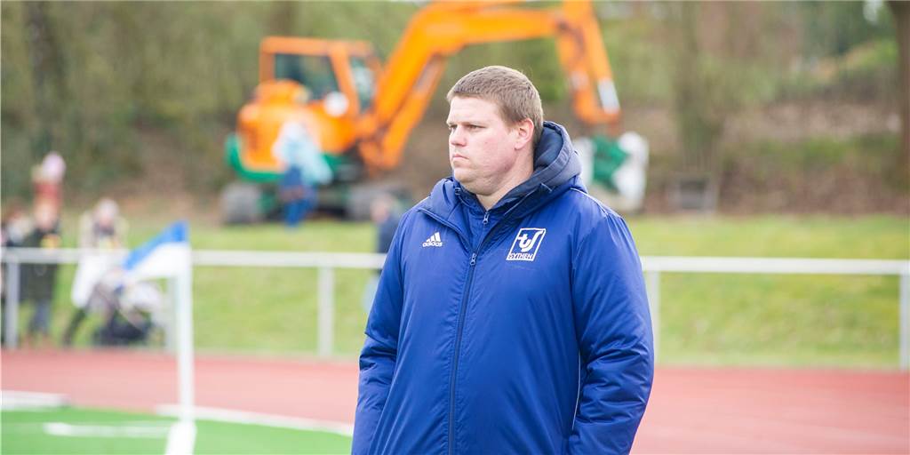 „Wird seinen Weg auf jeden Fall gehen“: Jugendspieler überzeugt beim TuS Sythen Sythens Trainer Dennis Schulz zog im Winter einen Spieler aus der A-Jugend hoch.