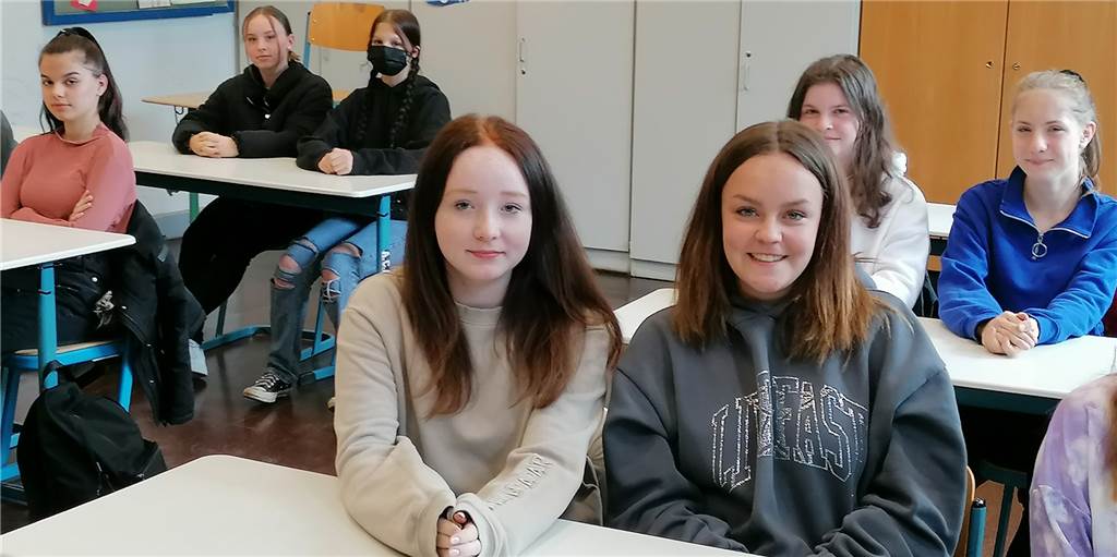 Schule ohne Test und Maske: Castrop-Rauxeler Schüler bleiben vorsichtig Die Test- und Maskenpflicht an den Schulen in NRW ist aufgehoben. Die Schülervertreterinnen und -vertreter der Fridtjof-Nansen-Realschule schätzen die alte Freiheit. Einige bleiben vorsichtig und tragen weiterhin eine Infektionsschutz-Maske.