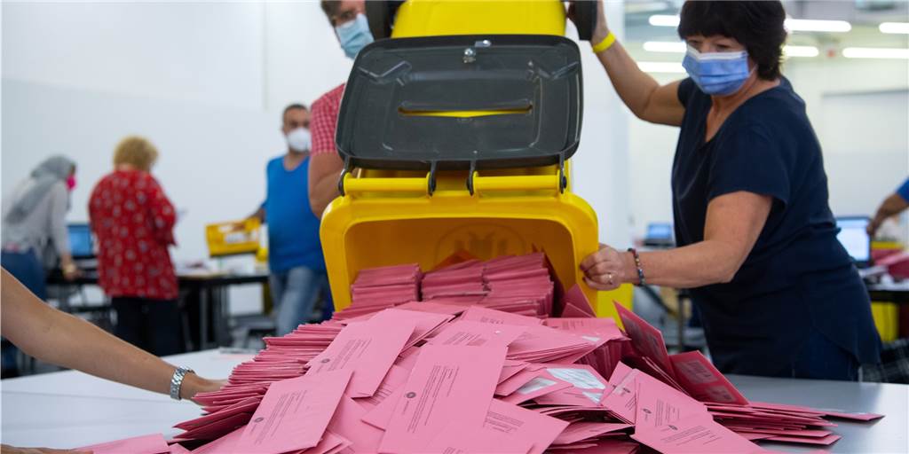Wahlhelfer für die Landtagswahl: Stadt Olfen ohne Probleme bei der Suche Bei der Wahl alles überprüfen und am Ende die Stimmzettel auszählen: Die Aufgaben übernehmen bei der kommenden Landtagswahl in NRW die Wahlhelferinnen und Wahlhelfer.