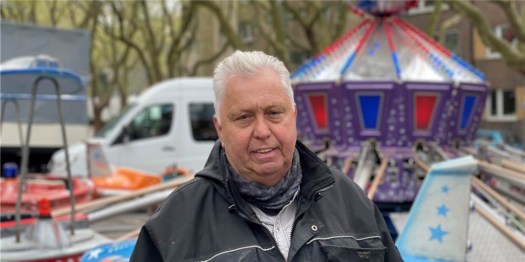 Schausteller zu Kirmes: „Gibt Kinder, die haben das Karussell noch nie gesehen“ Schausteller Martin Nowag aus Witten ist das zweite Mal in Castrop-Rauxel mit seinem Babyflug auf der Frühjahrskirmes dabei.