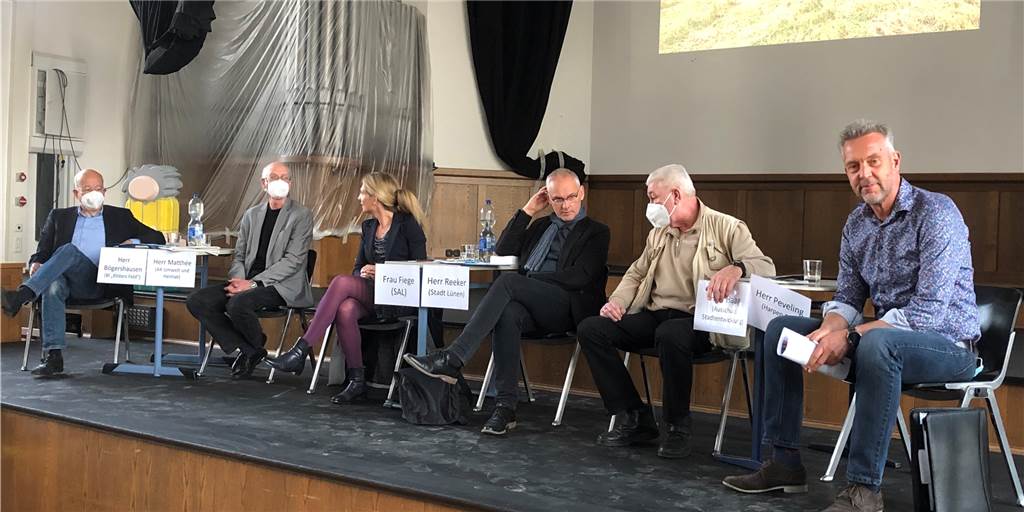 Arnold Reeker über Bebauung Klöters Feld: „Hoheitsgewalt hat die Kommune“ Bei der Podiumsdiskussion zum Klöters Feld am Mittwochabend, 27. April, gab es viele nachvollziehbare Argumente, sowohl für als auch gegen den Bau eines Gewerbegebietes.