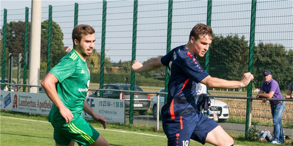 Zwei Sportarten, viele Positionen und Quasi-Abstieg: Viel los bei Nicolas Grewe In der vergangenen Saison spielte Nicolas Grewe (l.) noch für den SV Lippramsdorf in der Bezirksliga.