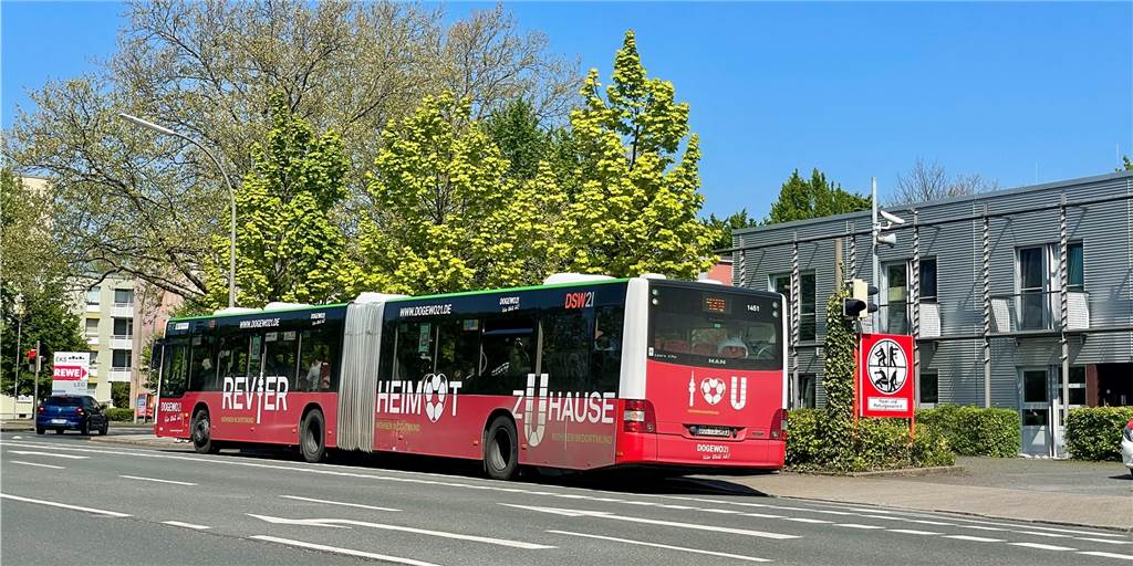 Bus in Dortmund beschossen – Fahrer musste betreut werden Bus in Dortmund beschossen – Fahrer musste betreut werden