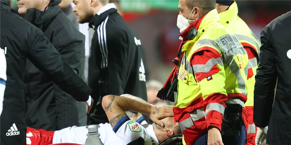 Spielertrainer erleidet schwere Verletzung: „Das ist mein Karriereende“ Verletzungen gehören zum Sport leider dazu. Besonders bitter, wenn sie eine Laufbahn beenden (Symbolfoto).