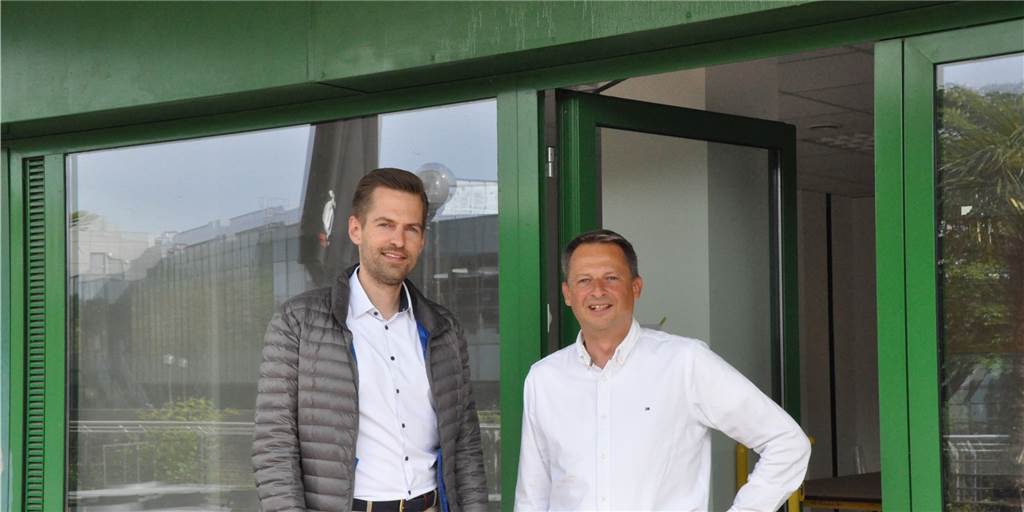 Leerstand im Lüner Lippezentrum: Neues Geschäft soll Wohlfühlort werden Samuel Weigelt (r.) hat das Ladenlokal im Lippezentrum angemietet, in dem vorher das Musikhaus Herzing war. Hier soll es künftig um Schönheit und Wohlfühlen gehen.