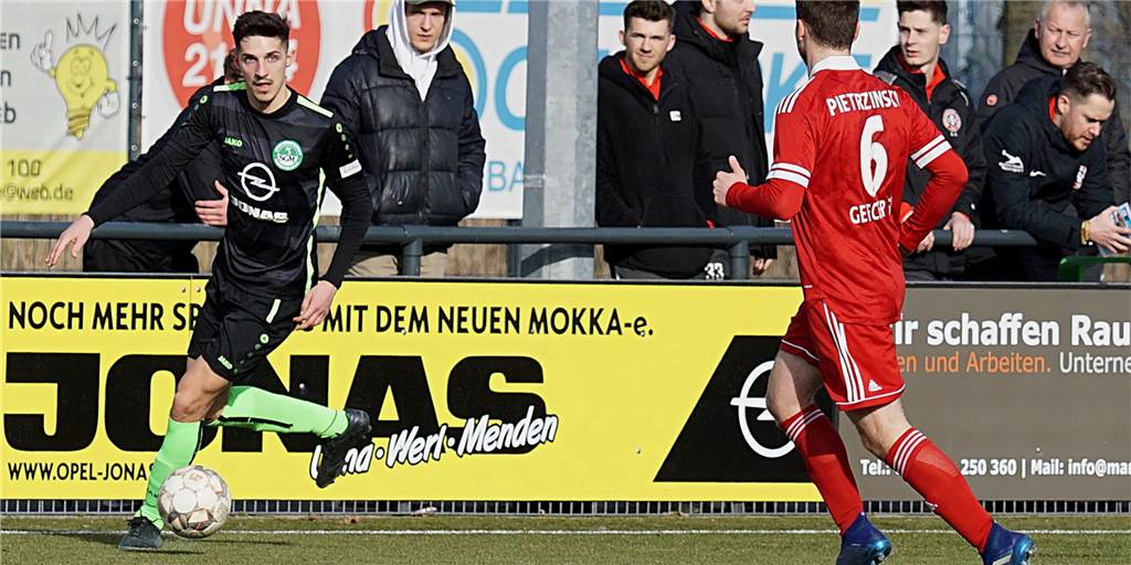 SG Massen beim VfL Schwerte, aber für Dario Ernst ist die Saison gelaufen Dario Ernst (l.) wird der SG Massen im Match beim VfL Schwerte definitiv fehlen. Der Kicker musste sich einer Operation unterziehen.