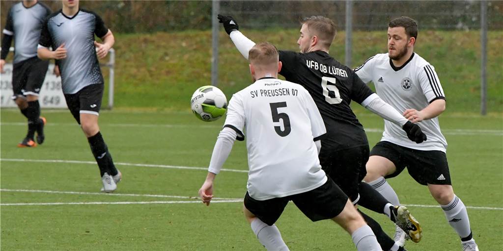 Abstieg auf dem Sofa? SV Preußen bekommt zwei späte Nackenschläge und kann nur noch zuschauen Der Abstieg des SV Preußen Lünen könnte am Sonntag endgültig besiegelt werden.