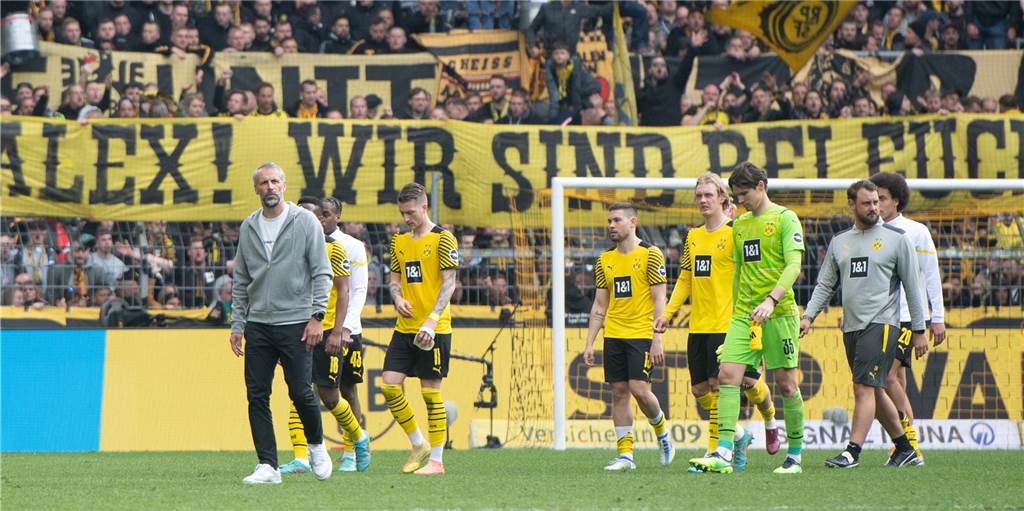 Tag der offenen BVB-Tür gegen Bochum: 50 Gegentore und viele unangenehme Fragen Enttäuschte BVB-Gesichter nach dem 3:4 gegen Bochum.