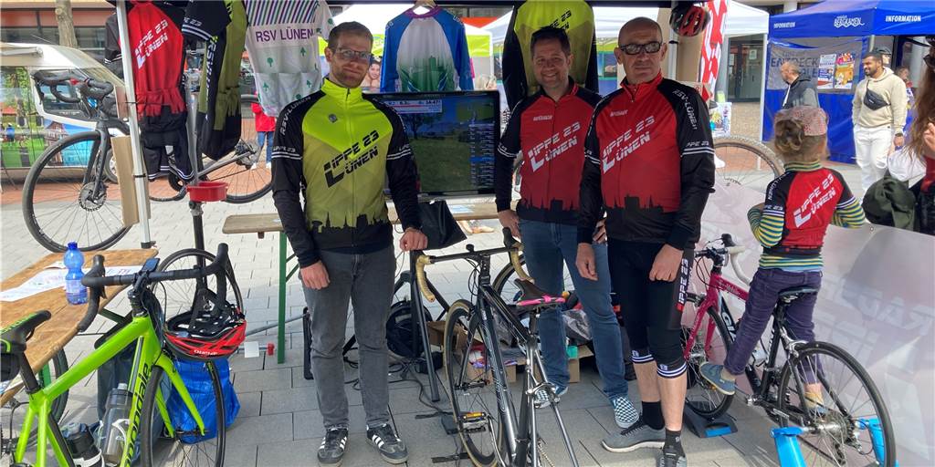Draheselmarkt in Lünen: Corona und E-Bikes sorgen für Fahrrad-Boom Marvin Hellweg, Uwe Fohrmeister und Klaus Krämer, drei der über 90 Mitglieder des RSV Lippe 23 - Tendenz steigend.