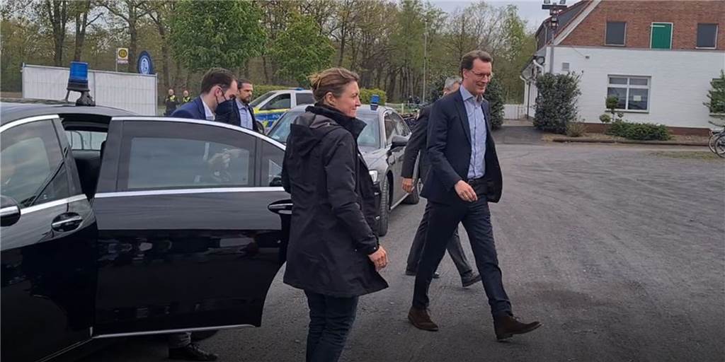 Ministerpräsident Hendrik Wüst (CDU) auf Karpaten im „Kampfmodus“ NRW-Ministerpräsident Hendrik Wüst (CDU) war am Samstagabend (30.04) in Alstätte auf dem Karpatenfestival zu Besuch auf einer Veranstaltung der CDU.