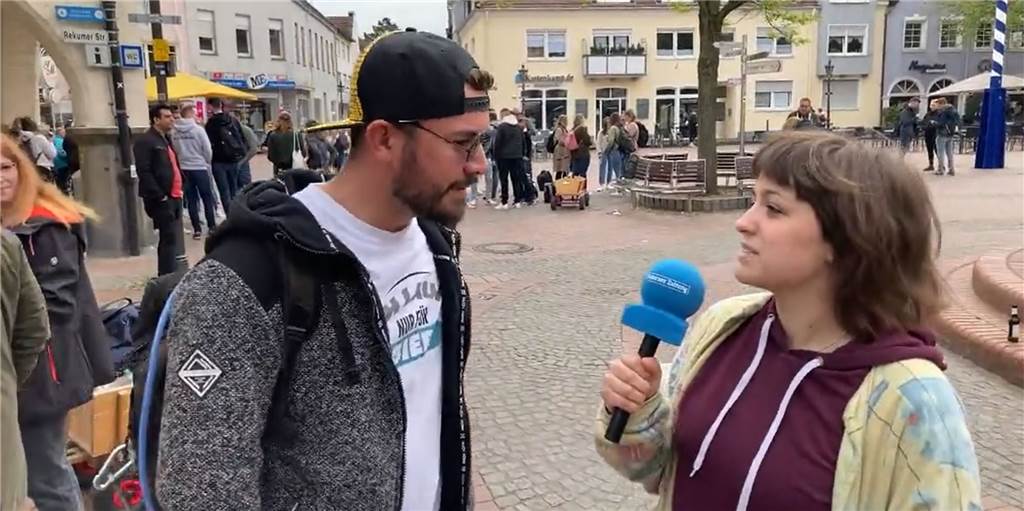 Video vor Ort: Jugendliche läuten den 1. Mai auf dem Marktplatz in Haltern ein Video vor Ort: Jugendliche läuten den 1. Mai auf dem Marktplatz in Haltern ein
